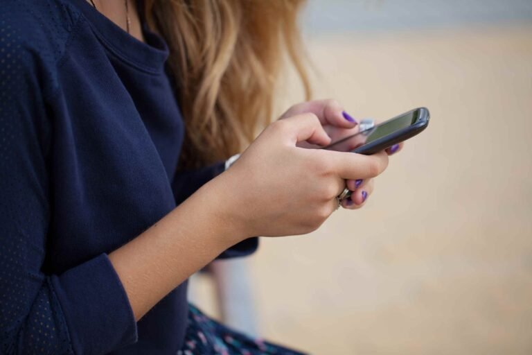 La circulación de grupos con nombres como “Añadan a todo el mundo” ha despertado preocupación por la posible exposición a contenido inapropiado