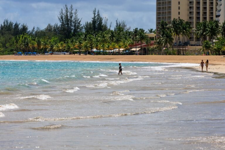 La mayoría de las playas en Puerto Rico, Vieques y Culebra mantienen un riesgo moderado de corrientes marinas