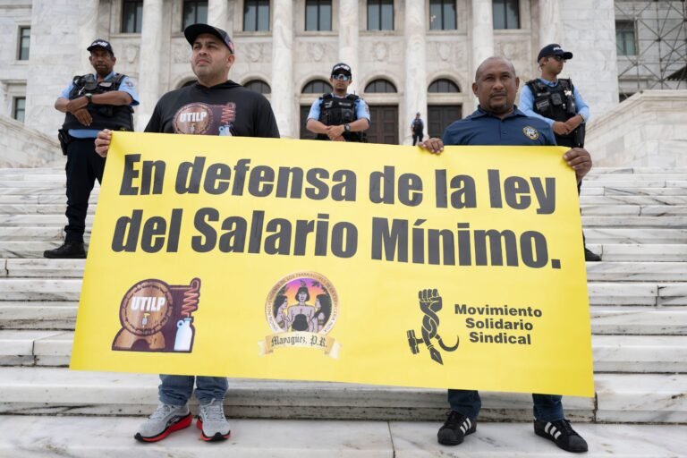 Sindicatos, ambientalistas y jubilados se aglomeraron en el lado sur del Capitolio, mientras que, en el área norte, estuvieron los simpatizantes de la gobernadora
