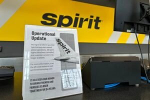 Los pasajeros afectados pueden encontrar orientación sobre vuelos alternativos y procesos para recuperar su dinero