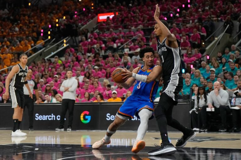 Oklahoma City tomó ventaja 2-1 con una victoria en San Antonio en la final de la Conferencia del Oeste