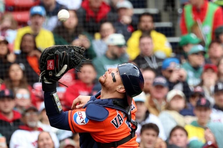 Los Astros se llevaron la serie con un batazo clave de Cam Smith y aporte de Christian Vázquez