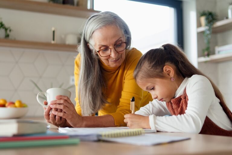 Mientras, se estima que la mayoría de los menores viven con un solo progenitor, principalmente las madres, y en altos niveles de pobreza