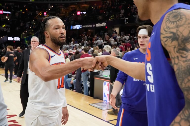 Nueva York comanda la serie, 3-0, contra los Cavaliers de Cleveland y puede coronarse ne la Conferencia del Este el lunes