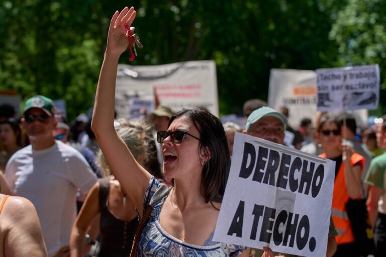 Miles de personas salieron a las calles para exigir al gobierno español que tome medidas más enérgicas contra los alquileres turísticos