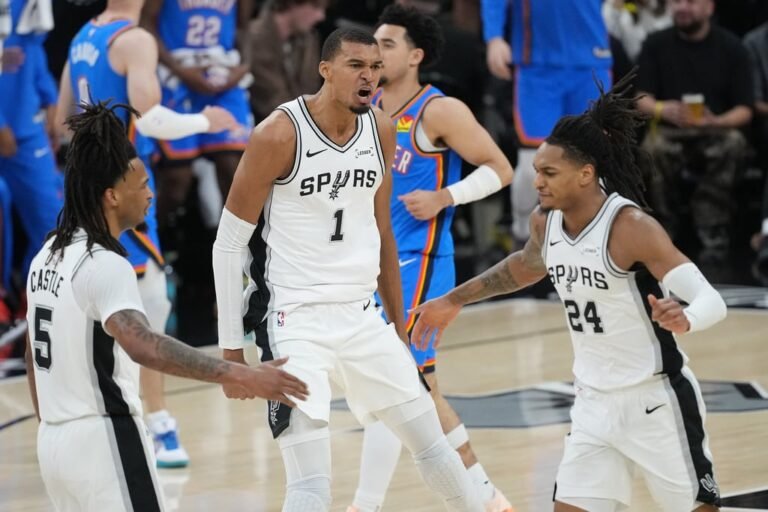 Los Spurs empataron la final de la Conferencia Oeste al aplastar el lunes al Thunder de Oklahoma City