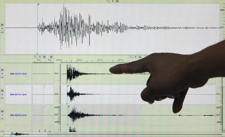 No hay riesgo de tsunami ni se han reportado heridos al momento.