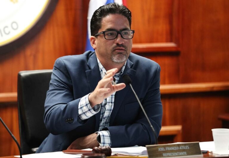 El proyecto del representante Joel Franqui Atiles aplicaría a carreteras, puentes, paseos e instalaciones financiadas con fondos del Estado en zonas expuestas al ambiente marino
