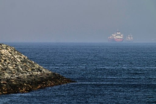 El Centro Conjunto de Información Marítima aconsejó a barcos a viajar por aguas de Omán, pero es incierto si las navieras asumirán el riesgo