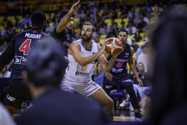 El delantero, que promediaba 20.4 puntos por partido, fue reclamado por el club Cairns Taipans en Australia