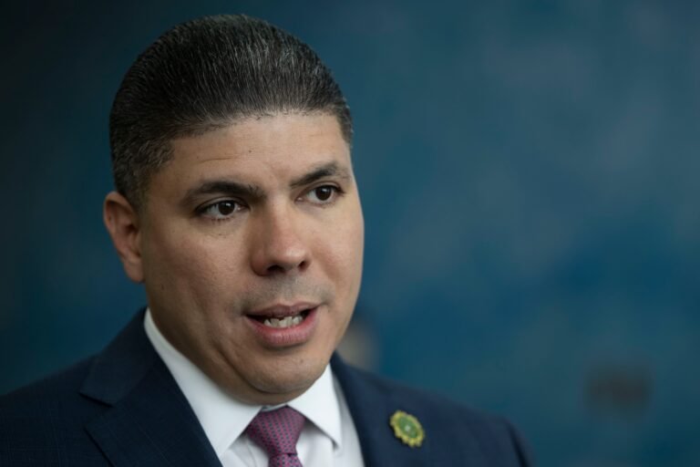 Ante preocupaciones de alcaldes y legisladores, el presidente de la Comisión de Hacienda, Eddie Charbonier, no descarta citar nuevamente al componente fiscal del gobierno