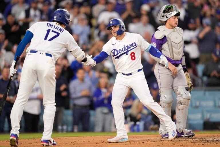 El puertorriqueño pegó su primer cuadrangular de la temporada pero salió del partido contra los Rockies por una distensión en el oblicuo izquierdo un día después de su debut