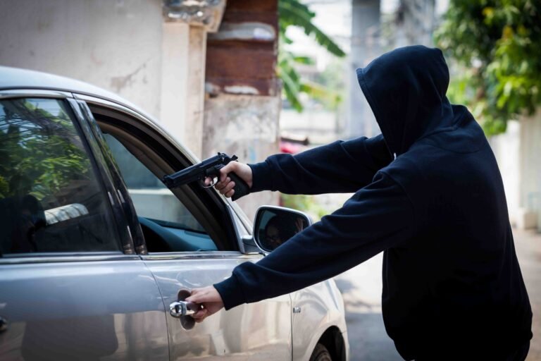 La víctima, de 25 años, denunció el “carjacking” ante la Policía