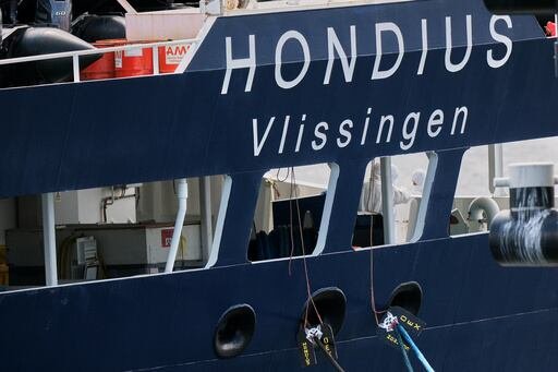 Las autoridades sanitarias siguen con el ojo puesto sobre el barco en el que se originaron varios contagios