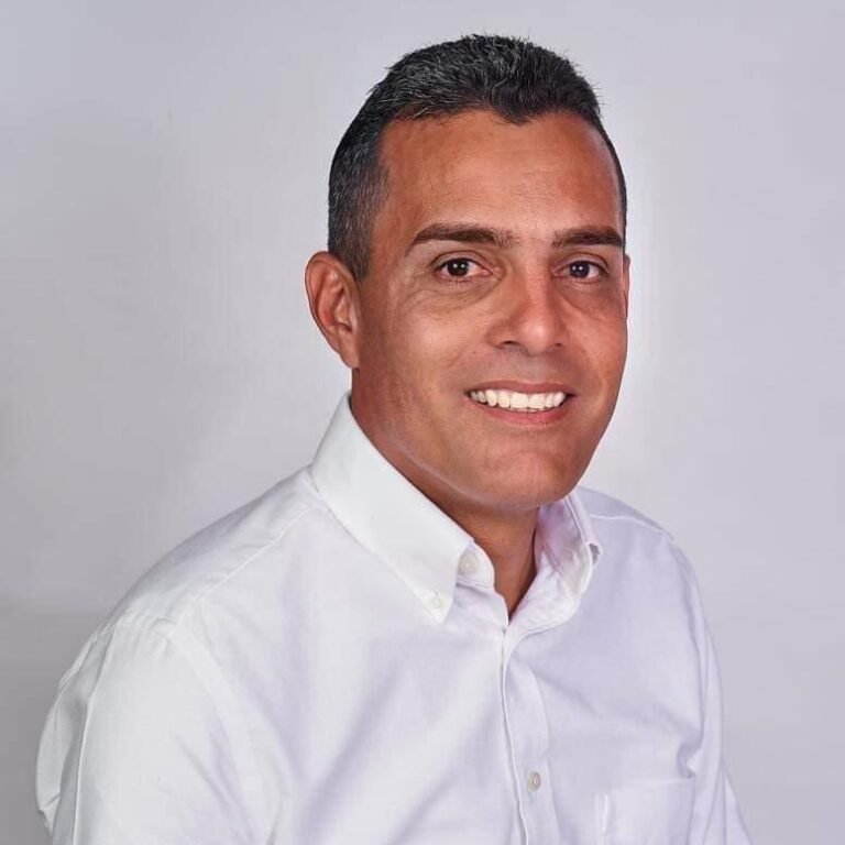 La agencia determinó que Raúl Rivera Rodríguez utilizó el auto del Municipio para promover su campaña electoral y su figura política