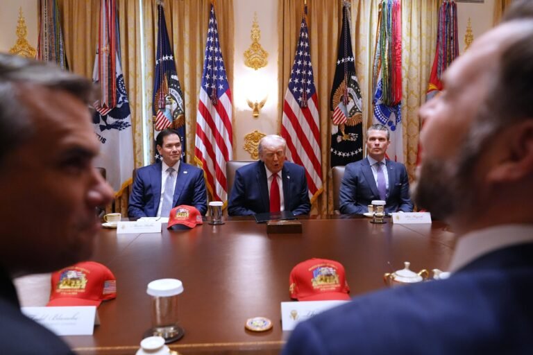 El presidente Donald Trump asegura que las próximas elecciones de mitad de mandato no afectarán a su estrategia bélica