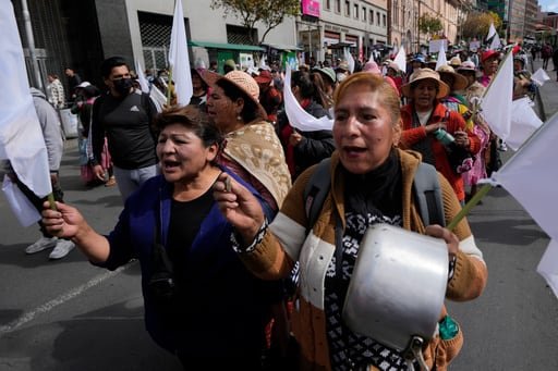 Rodrigo Paz se enfrenta a violentas manifestaciones por la crisis económica y los cambios políticos