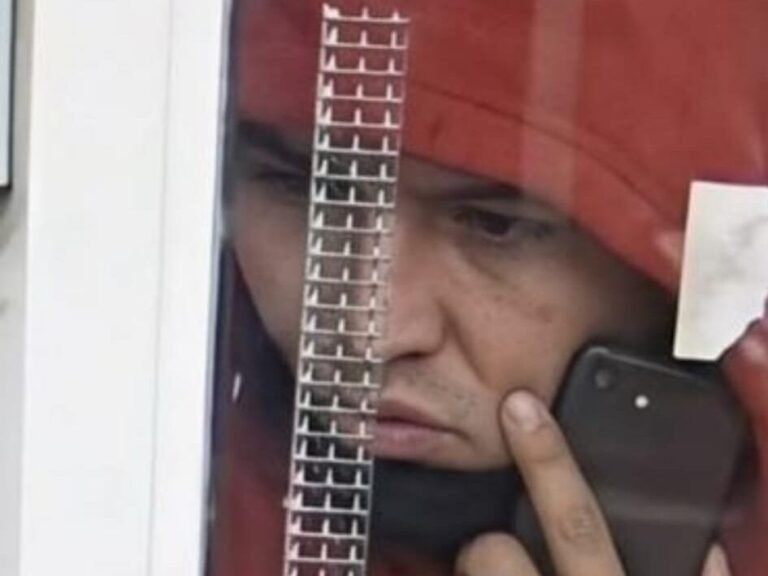 Una empleada del establecimiento indicó que fue sorprendida por un hombre que la despojó de dinero en efectivo