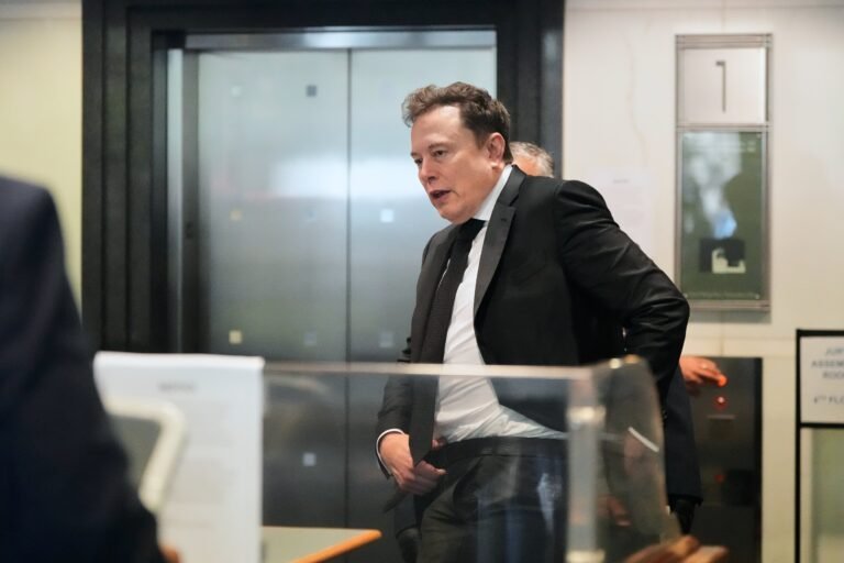 Durante su intervención, el fundador de Tesla dijo que fue “un tonto” al entregar $38 millones en financiamiento a la empresa emergente