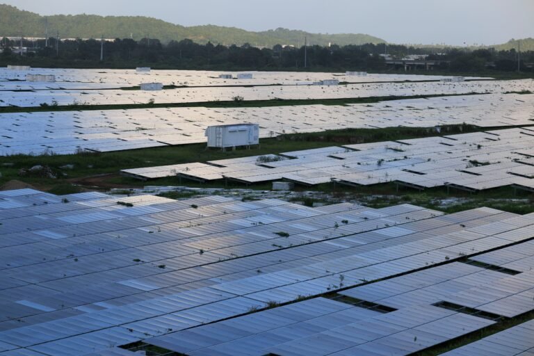 El acuerdo con Coquí Power, que aún debe ser refrendado por la Junta Fiscal, provee para la construcción de 11 fincas fotovoltaicas acompañadas de bancos de almacenamiento