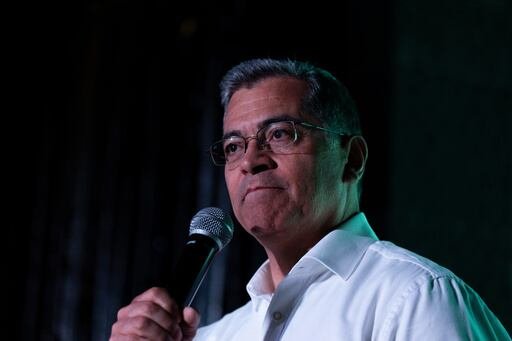 Los principales contendientes intensifican sus campañas antes de las votaciones primarias del martes