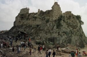 Las tropas israelíes toman el castillo de Beaufort, lo que marca su incursión más profunda en territorio libanés en 26 años