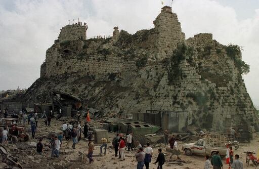Las tropas israelíes toman el castillo de Beaufort, lo que marca su incursión más profunda en territorio libanés en 26 años