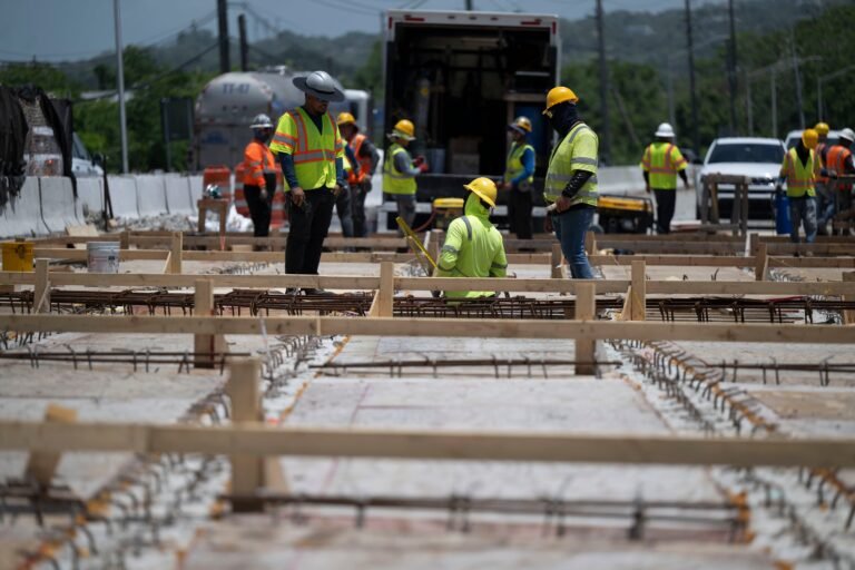 Con proyectos activos que suman $1,400 millones, el gobierno sigue explorando cómo atraer a estos profesionales para obra pública frente a las atractivas ofertas de las empresas