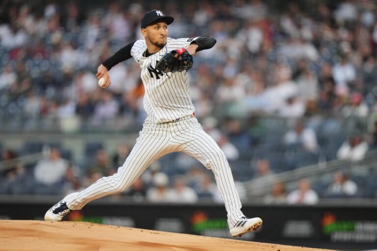El novato puertorriqueño completó 4.2 entradas y permitió tres carreras en la victoria de Nueva York ante Texas