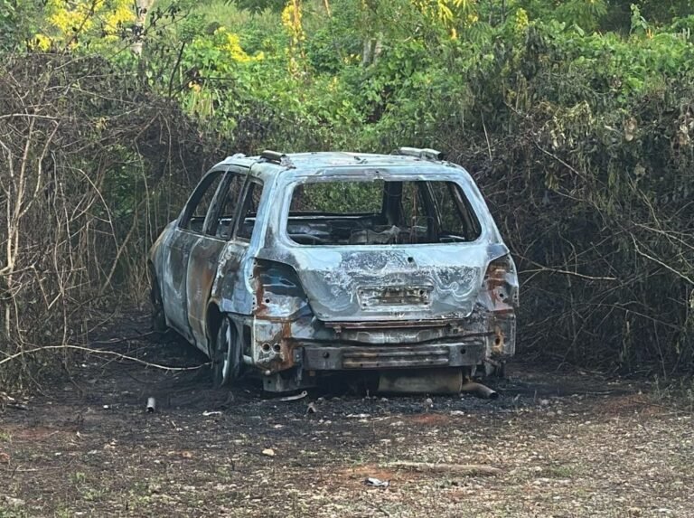 La Policía no ha establecido una relación entre la escena de una masacre de cuatro personas en un lugar y los dos cuerpos encontrados en otro