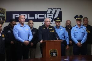 Agentes del FBI, DEA, HSI y alguaciles federales se reunieron al liderato de la Policía