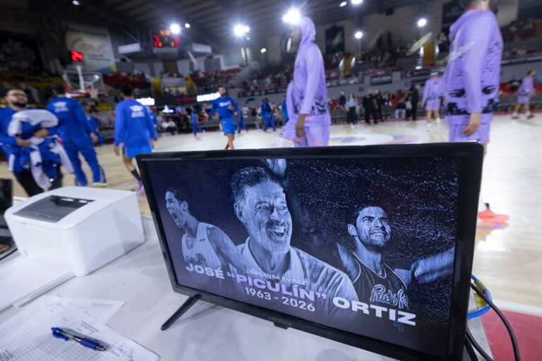 En el primer partido del BSN luego del fallecimiento del exjugador, la afición convirtió el recinto en un tributo colectivo