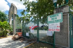 Ante un pedido de la administración universitaria, un juez determinó que los manifestantes deben permitir acceso al campus y citó una vista para la próxima semana