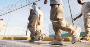 Mientras, sigue sin definirse quién asumiría estos servicios una vez salga el operador actual, Physician Correctional, como el gobierno ha prometido