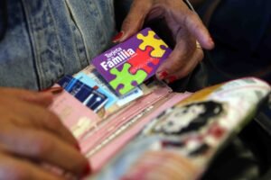 Análisis del Instituto del Desarrollo de la Juventud llama al Estado a impulsar cambios en los programas de asistencia para promover la movilidad económica de las familias
