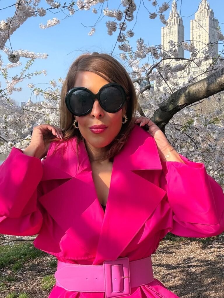 Fue periodista de moda y belleza para la revista People en Español
