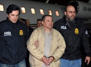En una serie de escritos redactados a mano, el exlíder del Cártel de Sinaloa señaló a autoridades mexicanas por hechos violentos e insiste en su extradición