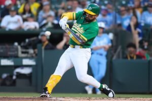 El jardinero de los Athletics tiene promedio de bateo de .391 y el relevista de los Orioles acumula efectividad de 0.66