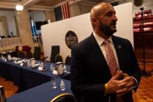 El superintendente de la Policía y exjefe del FBI en Puerto Rico tuvo una reunión con el presidente del Senado, Thomas Rivera Schatz, sobre estrategias anticrimen