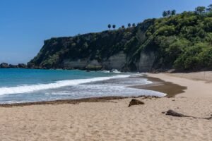 Según la Policía, aproximadamente 16 personas con estatus migratorio no definido viajaban a bordo del navío