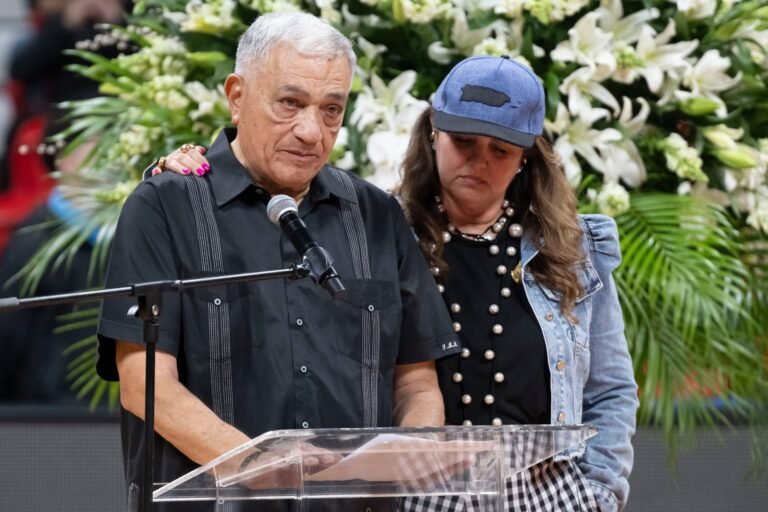 El veterano dirigente recordó la humildad, el compromiso y el profundo amor del exbaloncelista por la camiseta de Puerto Rico durante la ceremonia celebrada en el Coliseo Roberto Clemente