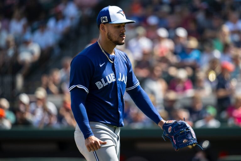 Después de lanzar en las Menores, el abridor de los Blue Jays será evaluado nuevamente tras presentar molestias