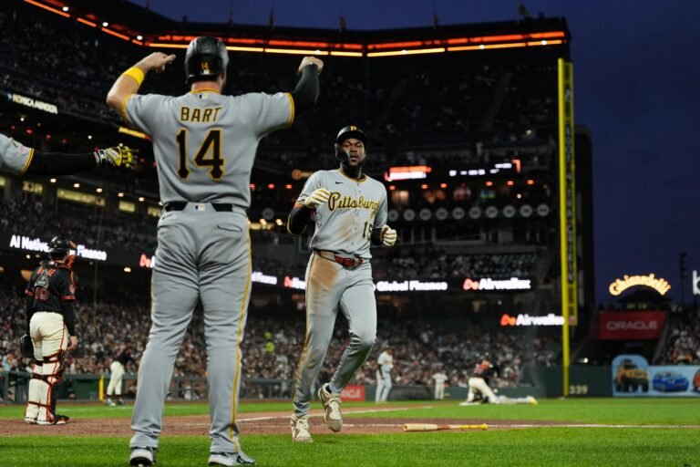 Nick Gonzales y Joey Bart conectaron cuatro imparables cada uno en la paliza 13-3 de Pittsburgh sobre San Francisco