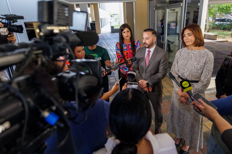 La funcionaria negó que la agencia haya extraído información del expediente del Departamento de Salud