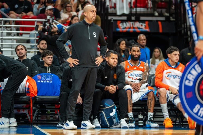 Los Cangrejeros confirmaron ambas salidas antes del duelo del martes ante los Gigantes en el BSN