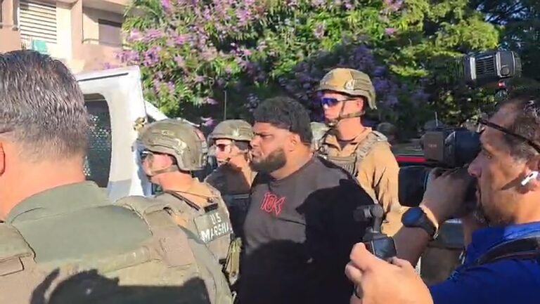 Oficiales de agencias de Puerto Rico y Estados Unidos también detuvieron a otras personas mientras diligencian varias órdenes de allanamiento