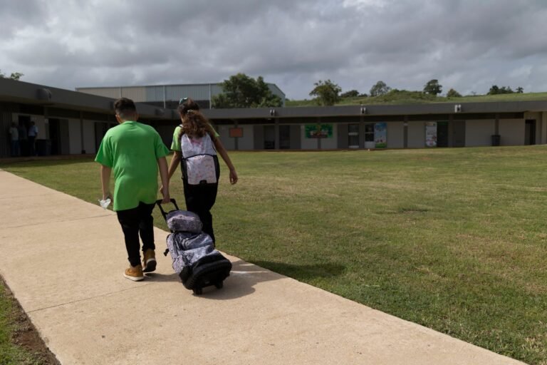 Más de 200 escuelas primarias y secundarias estarán dando clases en junio y julio