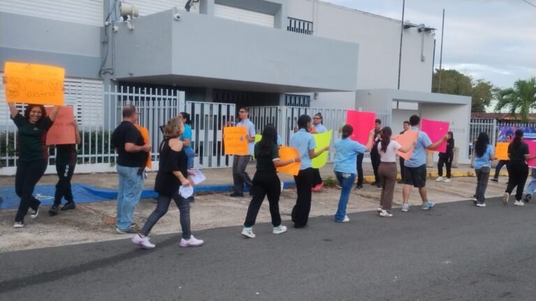 El secretario de Educación indicó que la acción responde a los cambios en la cantidad de estudiantes