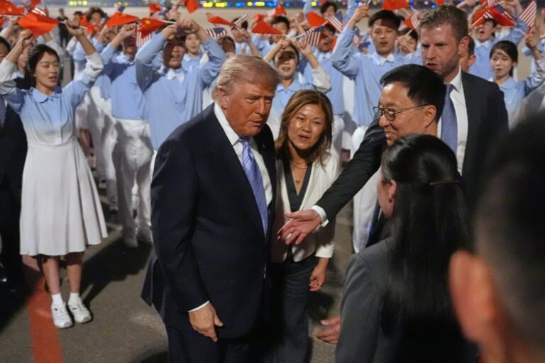 Trump fue recibido por Xi Jinping en el Gran Salón del Pueblo, el imponente edificio en la Plaza Tiananmen