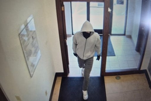 La Policía publicó una foto del sospechoso en las redes sociales